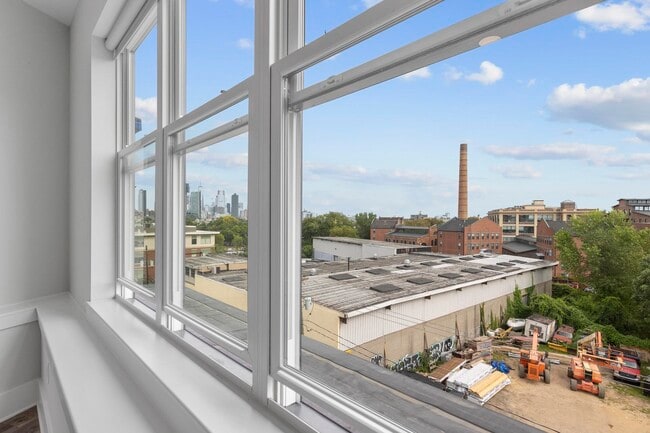 Building Photo - 660 Grand St