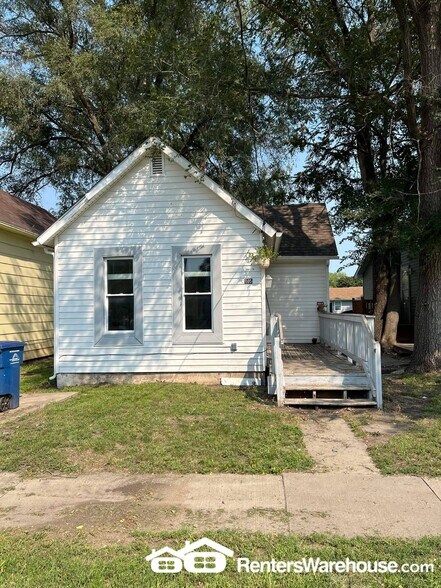 Primary Photo - 905 SE 9th St