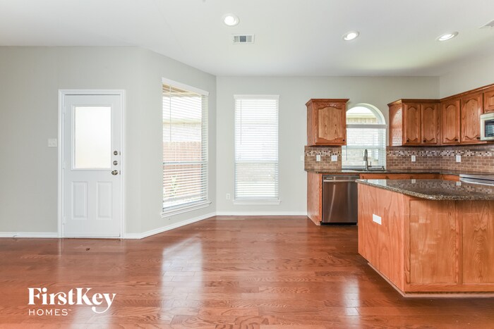 Building Photo - 10649 Fossil Hill Dr