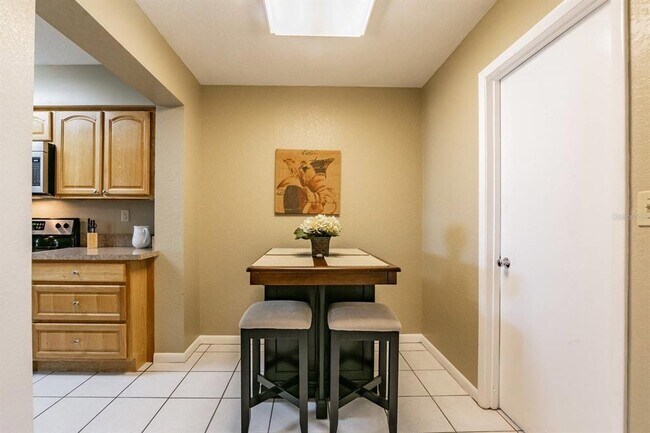 Building Photo - 5701 Bahia Del Mar Cir N