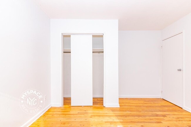 Building Photo - 100 Broadway