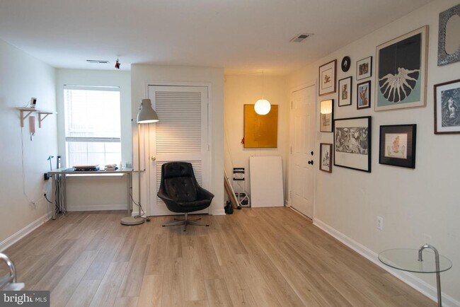 Building Photo - 611 Wind Ridge Dr