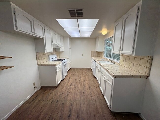 Building Photo - Spacious & Cozy Near Mountain View Elementary Home coming soon!