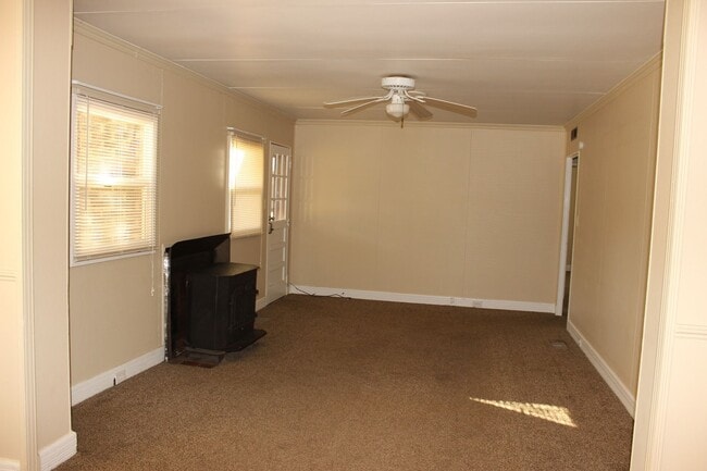 Building Photo - PRELEASING for AUGUST! Close to Campus: Fenced Yard, Garage, and In-Unit Washer and Dryer