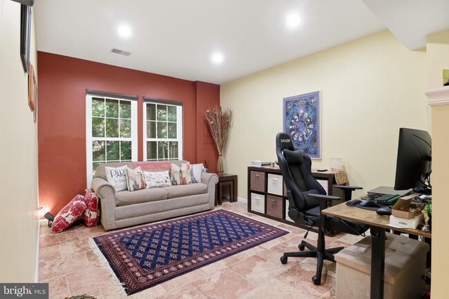 Building Photo - 2769 Manhattan Pl