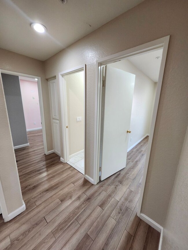 Building Photo - Beautiful 5 Bedroom House fully remodeled....