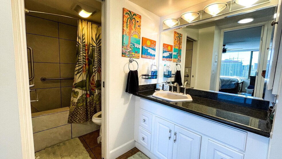 Building Photo - 411 Hobron Ln