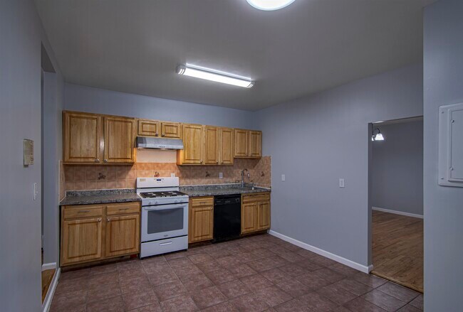 Building Photo - 79 Columbia Ave