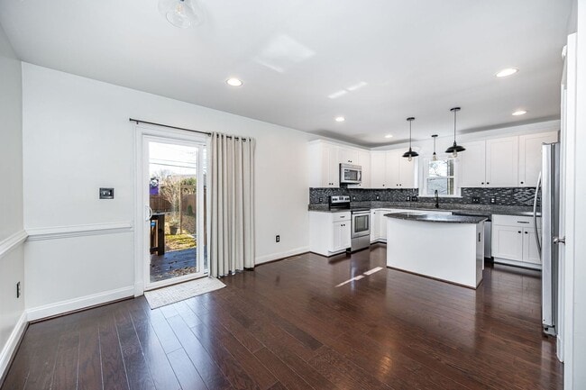 Building Photo - Beautiful Northside RVA Home-Move In Ready