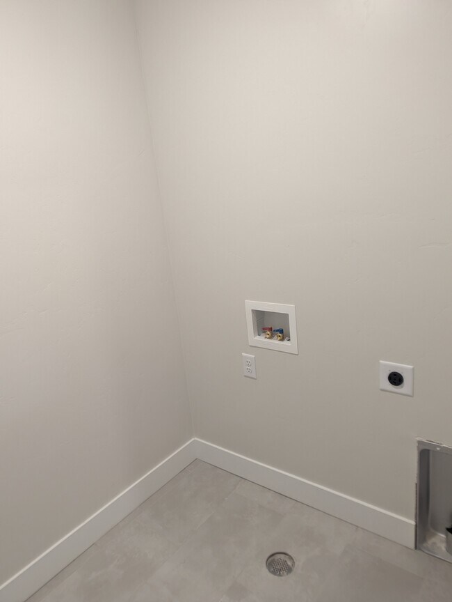 Building Photo - 134 W 425 N