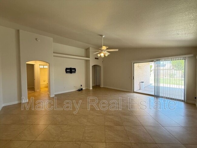 Building Photo - 766 E Baylor Ln