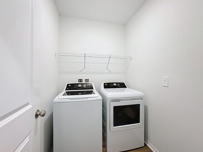 Building Photo - 13126 Cedar Elm Ln