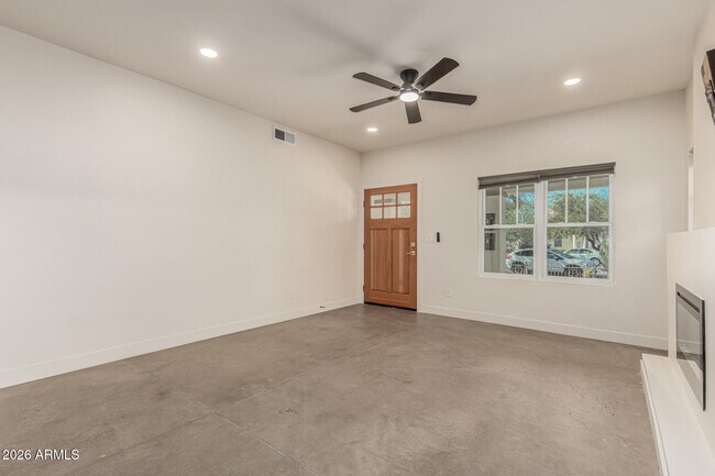 Building Photo - 125 N 11th Ave