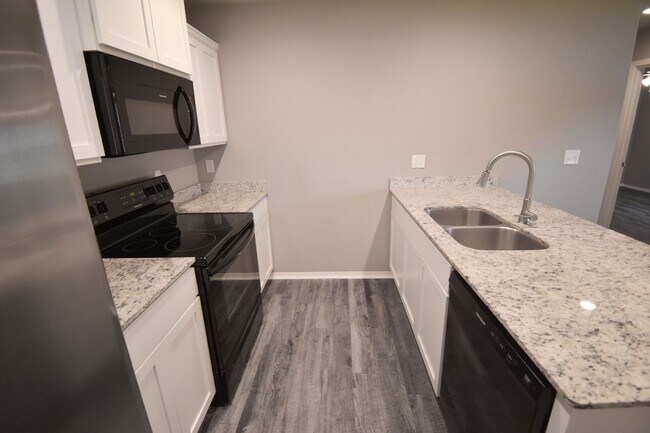 Building Photo - 820 Hindman Dr