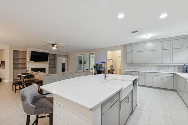 Building Photo - 75470 Sunberry Dr