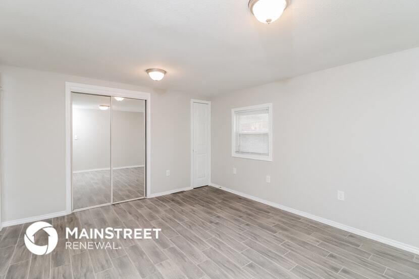 Building Photo - 161 E Shore Dr