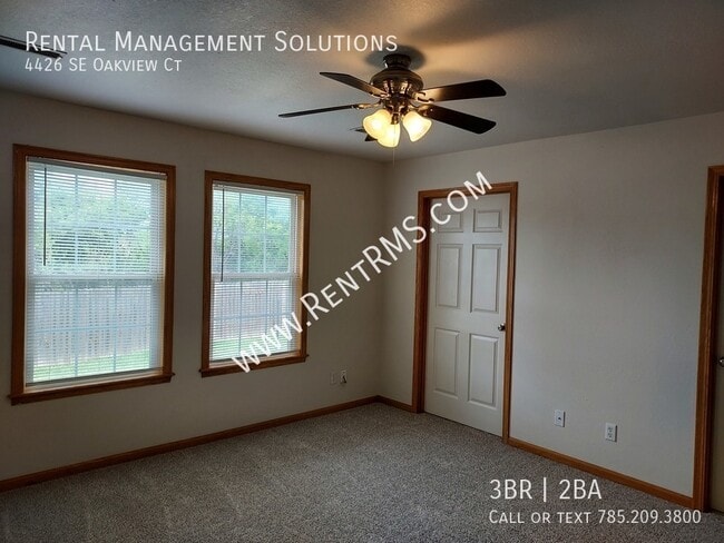 Building Photo - 4426 SE Oakview Ct