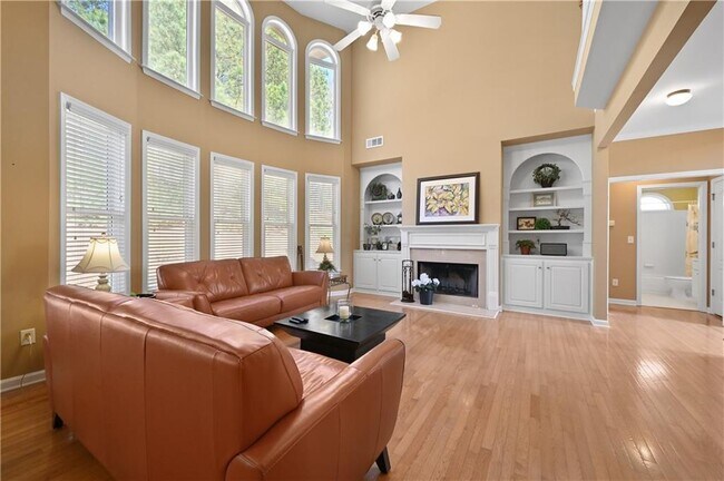 Building Photo - 3945 Summit Gate Dr