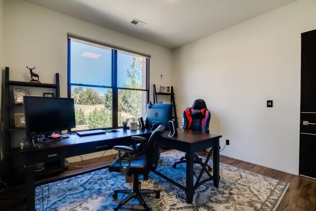 Building Photo - 3 Bedroom, 2.5 Bathroom Home in Paako Ridge Community