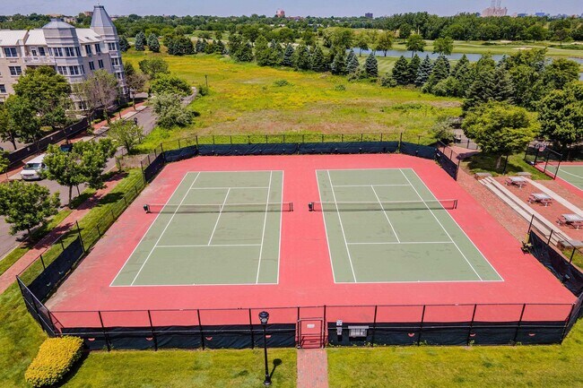 Building Photo - 207 Shearwater Ct W