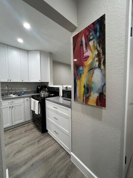 Building Photo - 1432 S Lakeside Dr