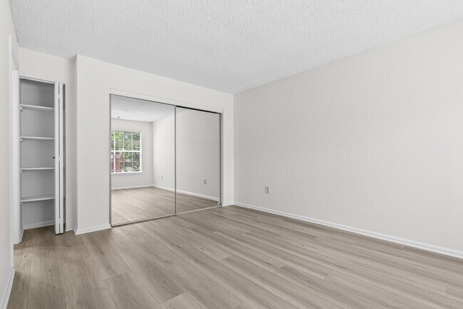 Building Photo - 1125 Crystal Way