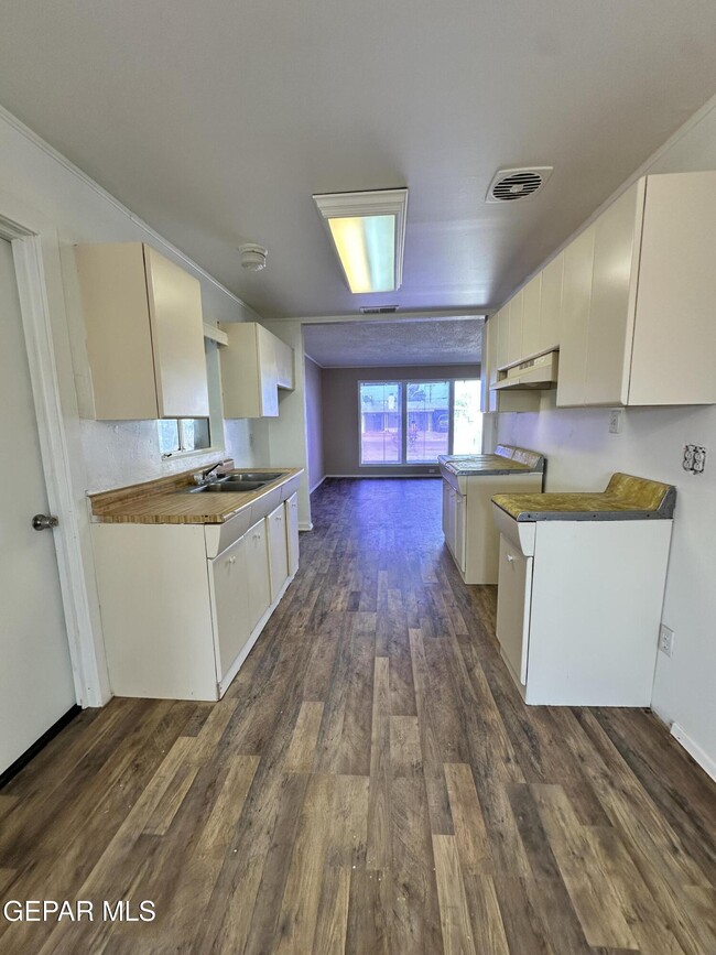 Building Photo - 1518 Clausen Dr