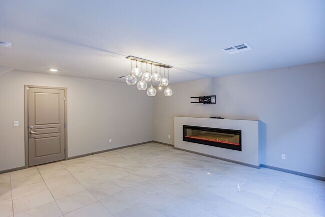 Building Photo - Rooftop Balcony