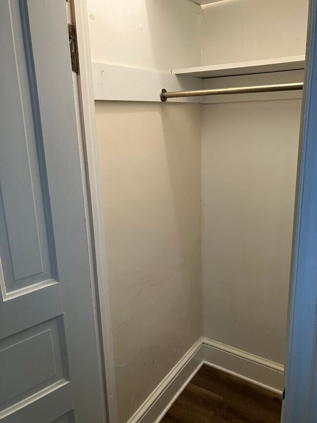 Building Photo - 825 Columbia Ave