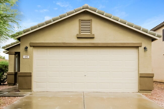 Building Photo - 195 W Brangus Way