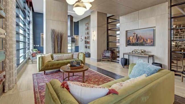 Building Photo - 719 8th Ave S