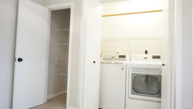 Building Photo - 24 Overlook Dr