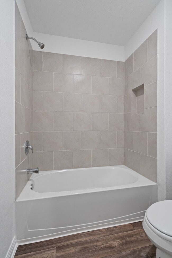 Building Photo - Step into a roomy Elgin residence designed for easy living and everyday convenience.