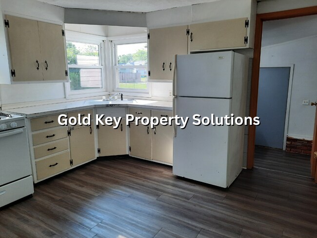 Building Photo - 4 BR 1 BA House Near Ball State with Washe...