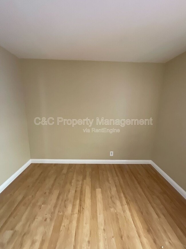 Building Photo - 3872 Tiverton Dr