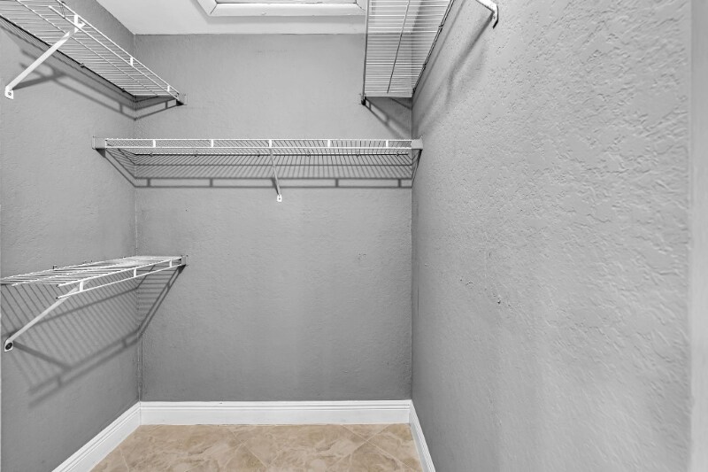 Building Photo - 2810 N Oakland Forest Dr