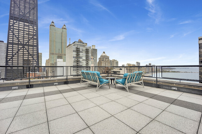 Building Photo - 253 E Delaware Pl