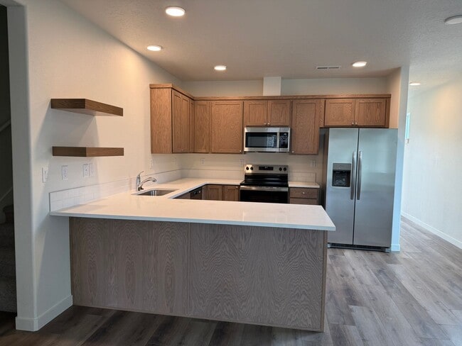 Building Photo - Brand New Stunning 3 Bed/2.5 Bath Townhous...