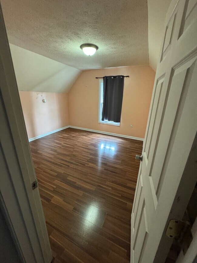 Building Photo - North East Grand Rapids 3Bed 1Bath