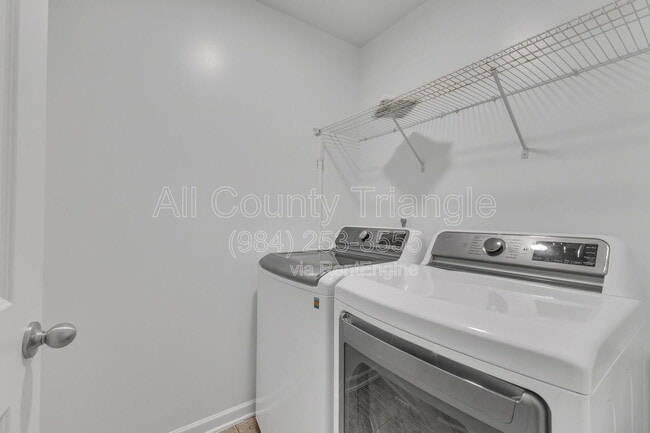 Building Photo - 1121 Latitude Dr