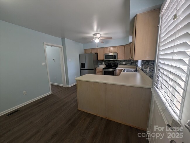 Building Photo - 1505 Flintwood Dr