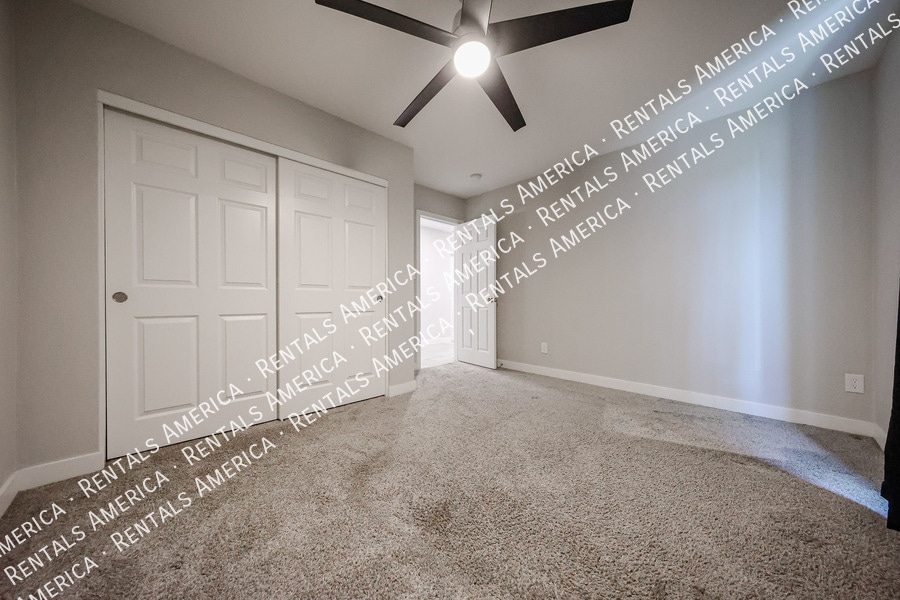 Building Photo - 2902 W Straford Dr
