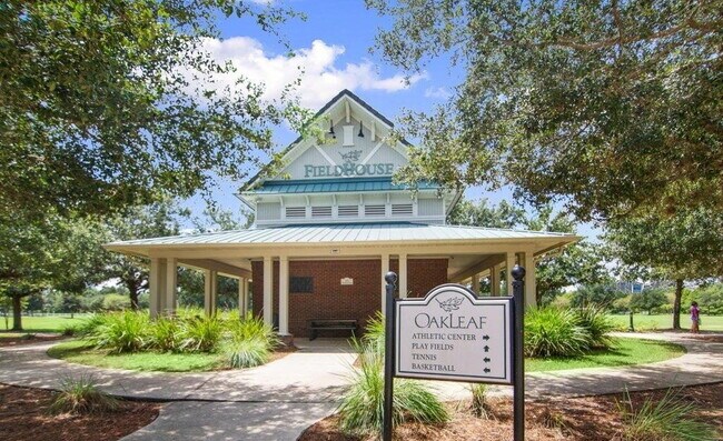 Building Photo - For Rent!!!!!  Spacious Living & Resort-Style Fun in Hamilton Glen!
