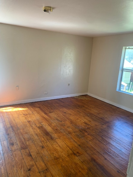 Building Photo - 1021 N 27th St