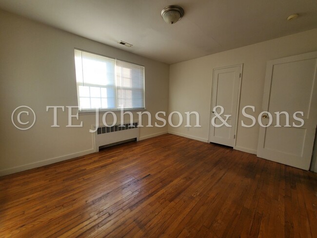 Building Photo - Spacious 2 Bedroom Condo