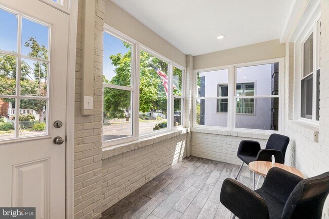 Building Photo - 241 Lynhaven Dr