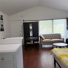 Building Photo - 2633 NE 32nd St