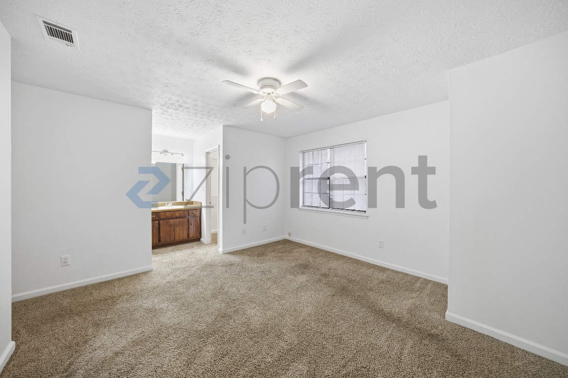 Building Photo - 5893 N Castlegate Dr