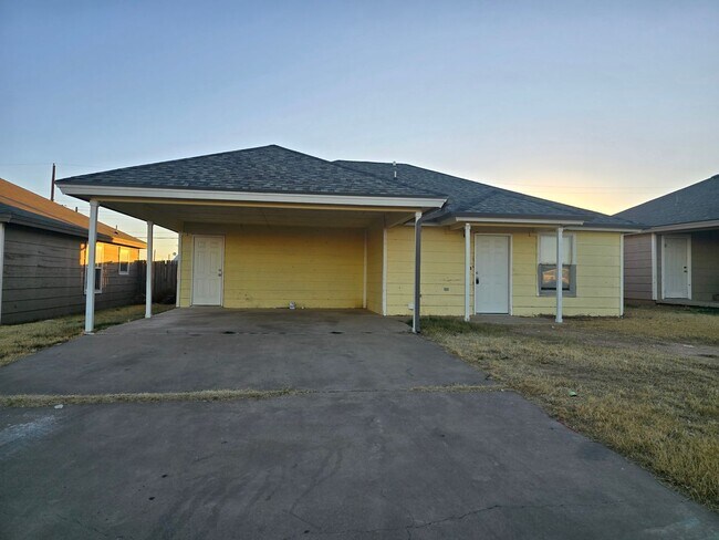 Building Photo - Updated and available now!