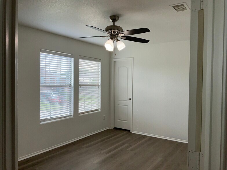 Building Photo - 1143 Desert Willow Ln